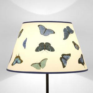 Paralume Artigianale con farfalle blu e celesti su fondo crema